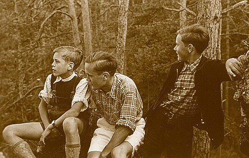 Reinhard Tischer mit Bruder und Freund